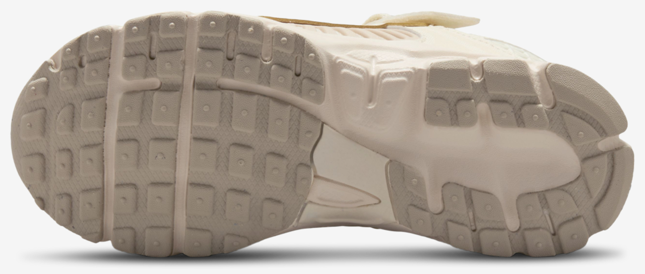 Nike Vomero 5 Image 5 of 8. Tap to open photo gallery.