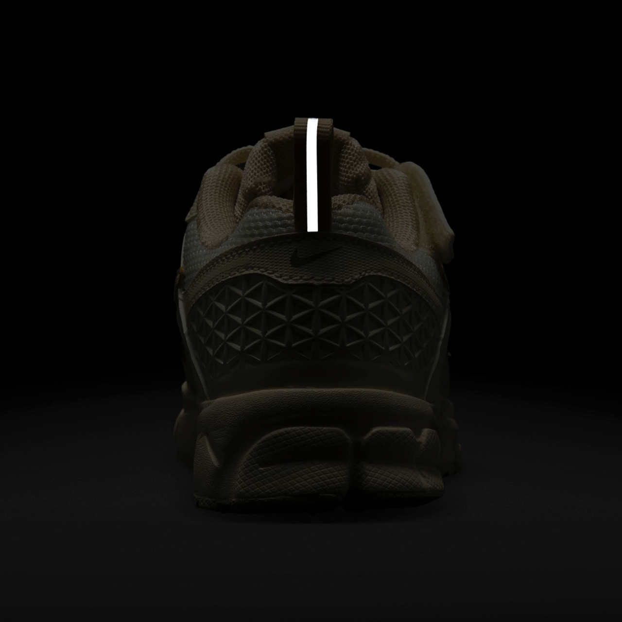Nike Vomero 5 Image 6 of 8. Tap to open photo gallery.