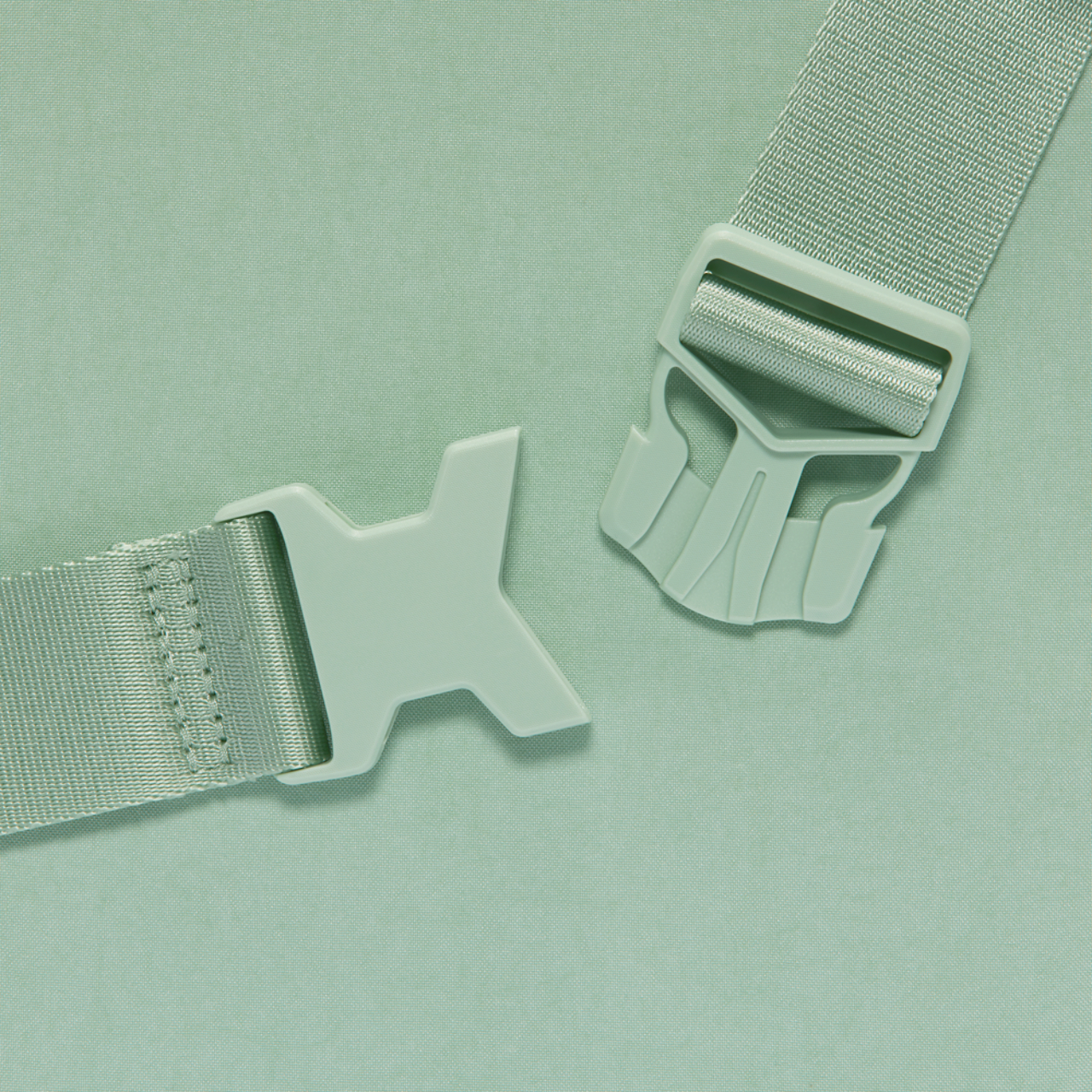 Nike Aura Crossbody Bag Image 5 of 6. Tap to open photo gallery.