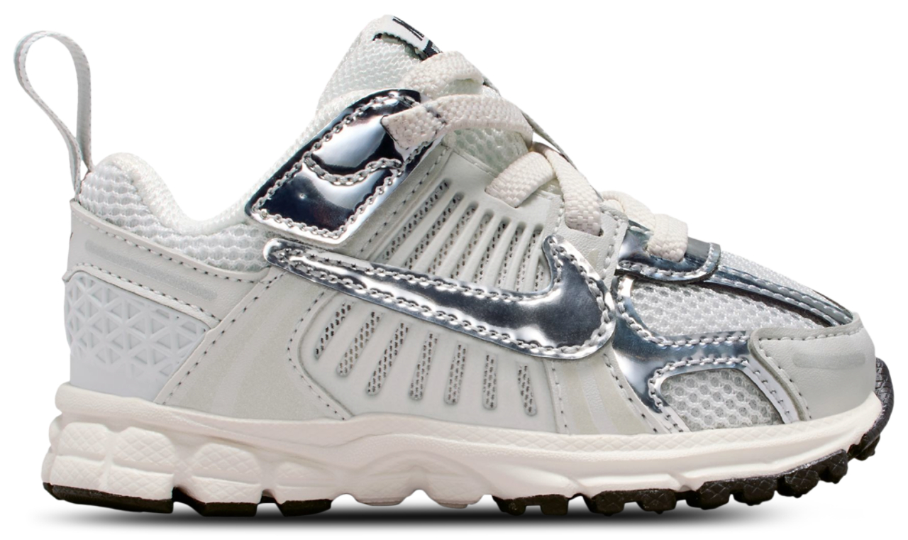 Nike Vomero 5 Image 1 of 6. Tap to open photo gallery.