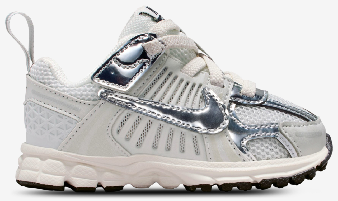 Nike Vomero 5 Image 1 of 6. Tap to open photo gallery.