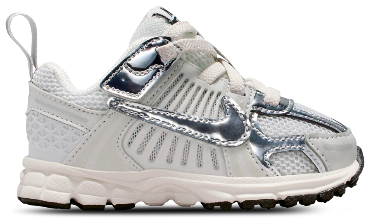 Nike Vomero 5 Image 1 of 6. Tap to open photo gallery.