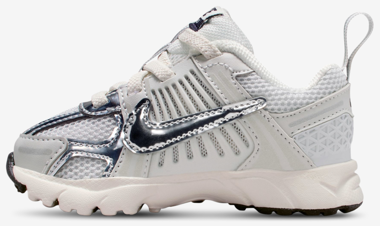 Nike Vomero 5 Image 2 of 6. Tap to open photo gallery.