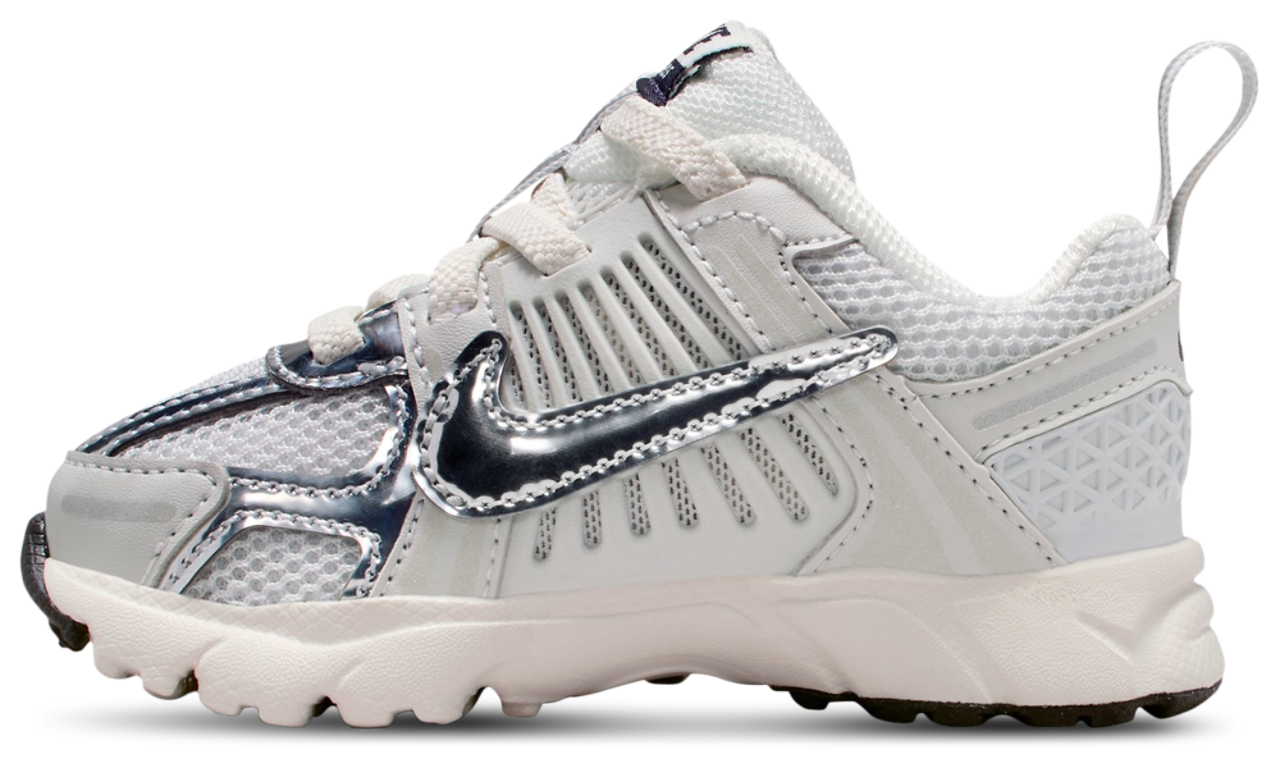 Nike Vomero 5 Image 2 of 6. Tap to open photo gallery.