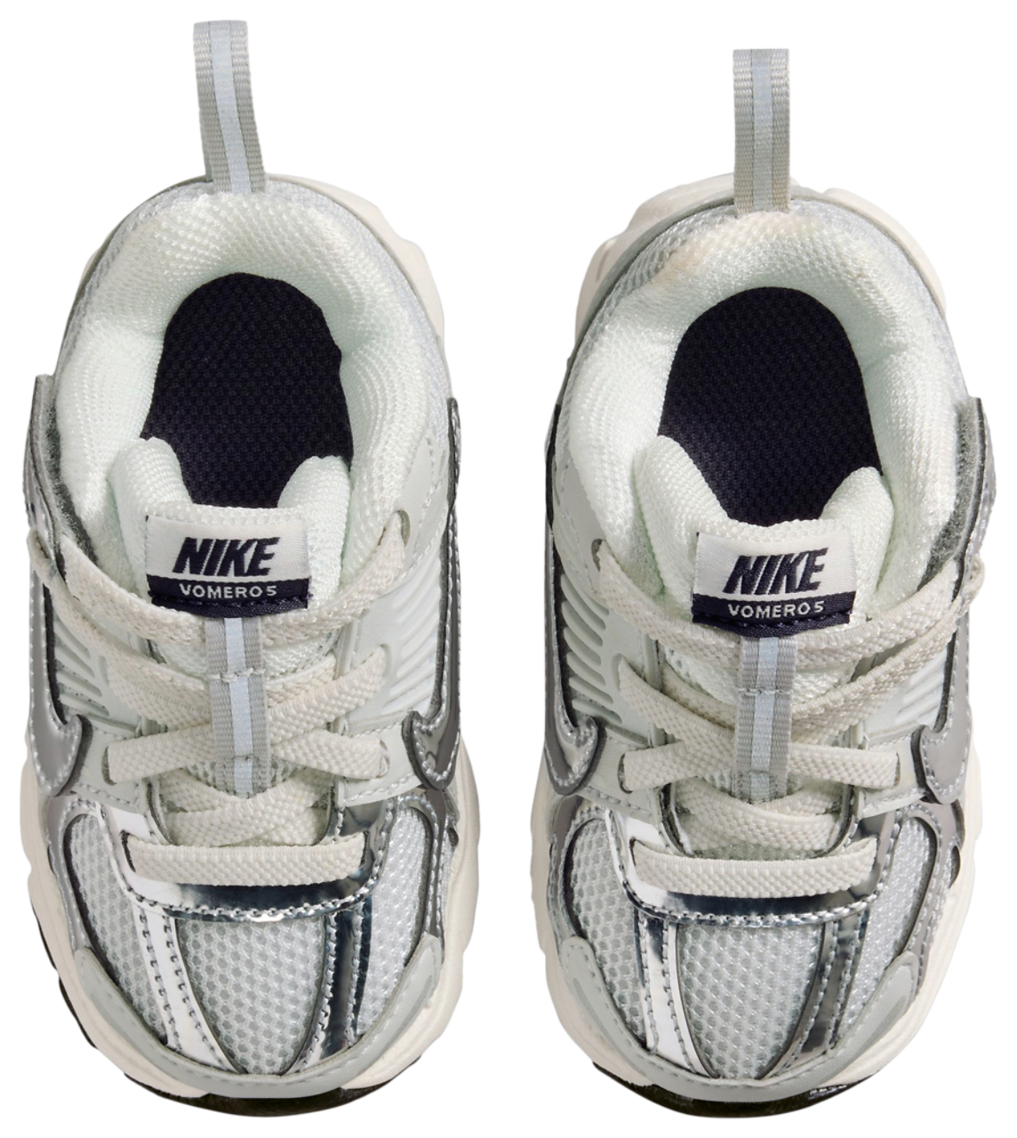Nike Vomero 5 Image 4 of 6. Tap to open photo gallery.