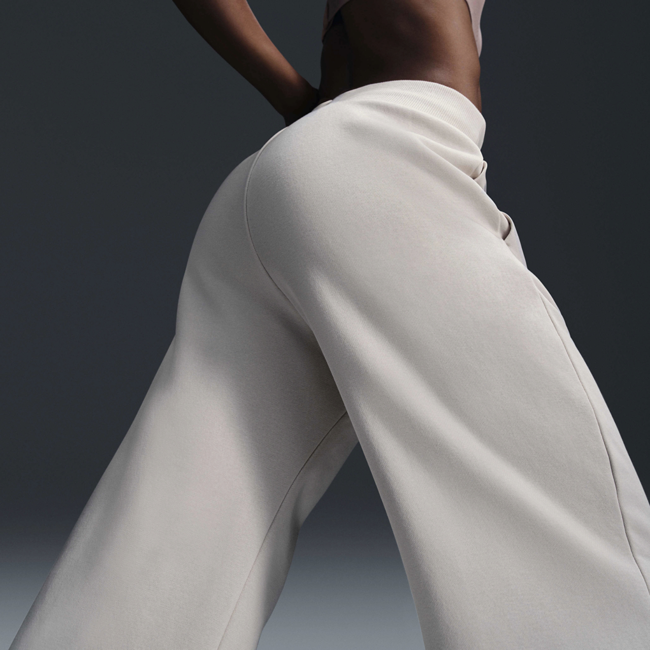 Nike NSW Phoenix Fleece HR Logo Pants Image 4 of 5. Tap to open photo gallery.