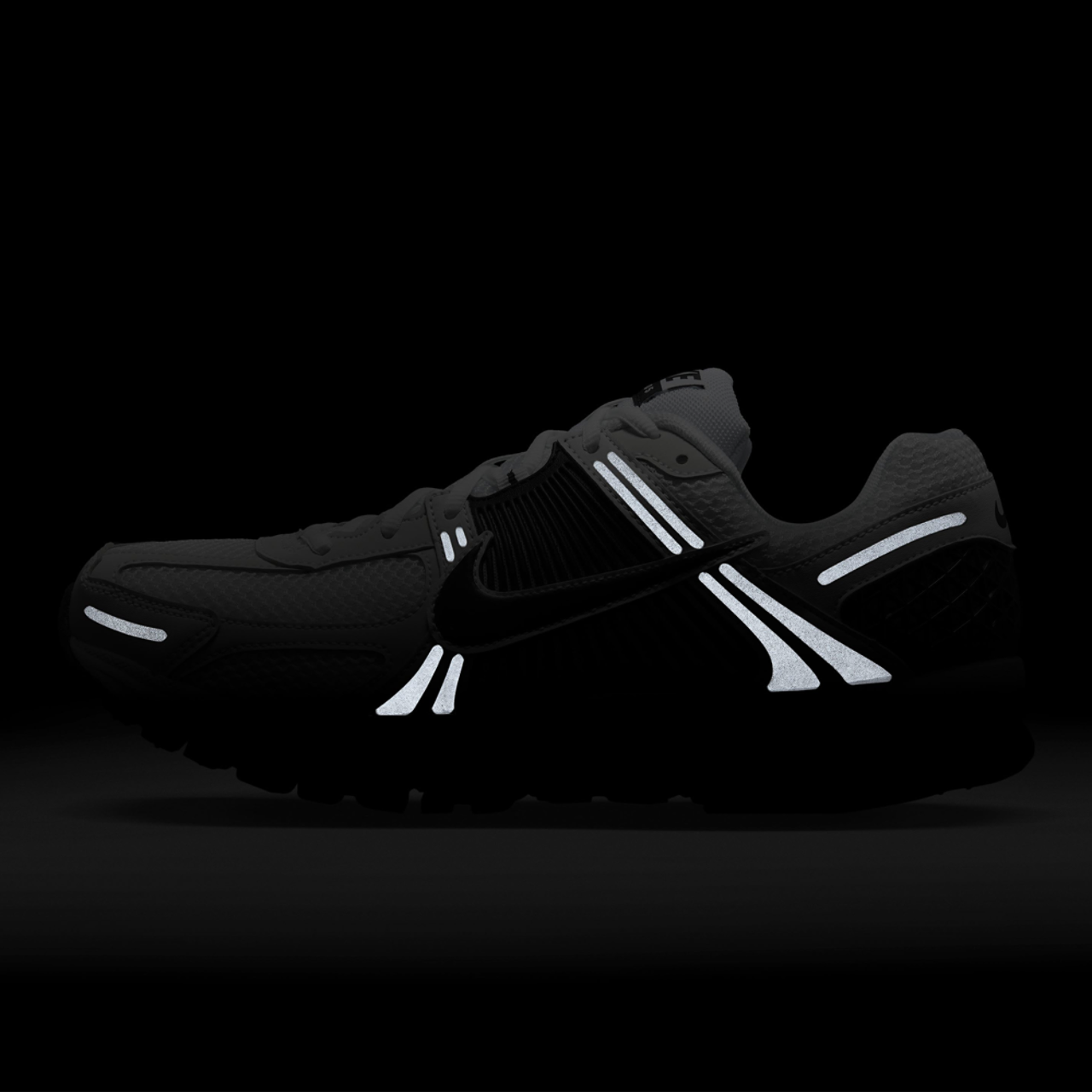 Nike Vomero 5 Image 6 of 6. Tap to open photo gallery.
