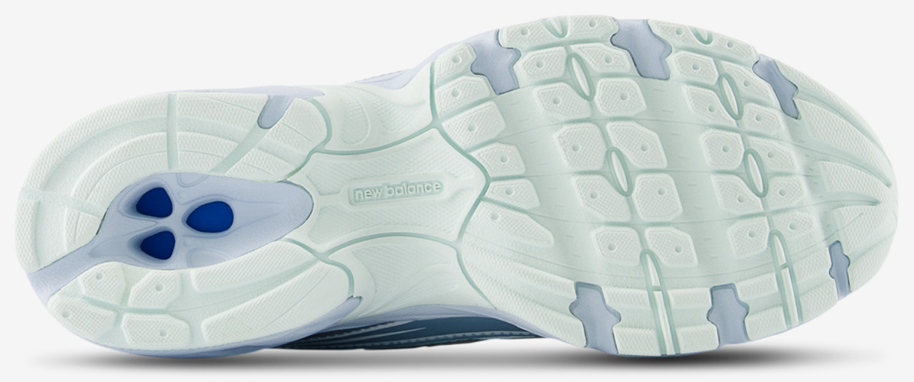 New Balance 740 Image 4 of 4. Tap to open photo gallery.