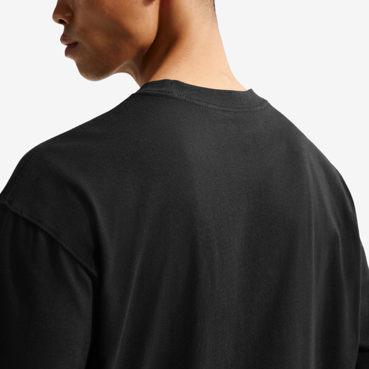 Nike NSW Vomero Patch Loose Tee Image 2 of 4. Tap to open photo gallery.