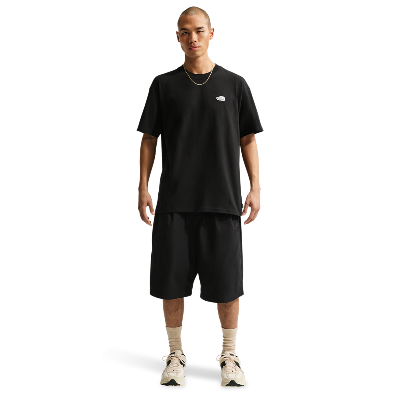 Nike NSW Vomero Patch Loose Tee Image 3 of 4. Tap to open photo gallery.