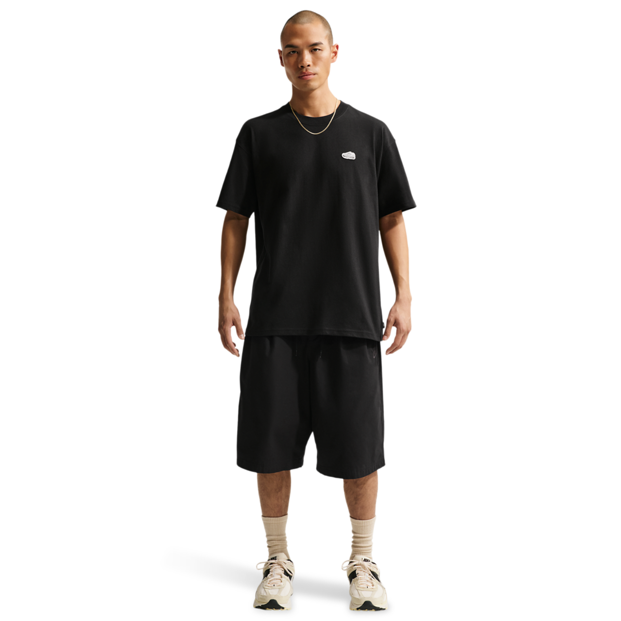 Nike NSW Vomero Patch Loose Tee Image 3 of 4. Tap to open photo gallery.