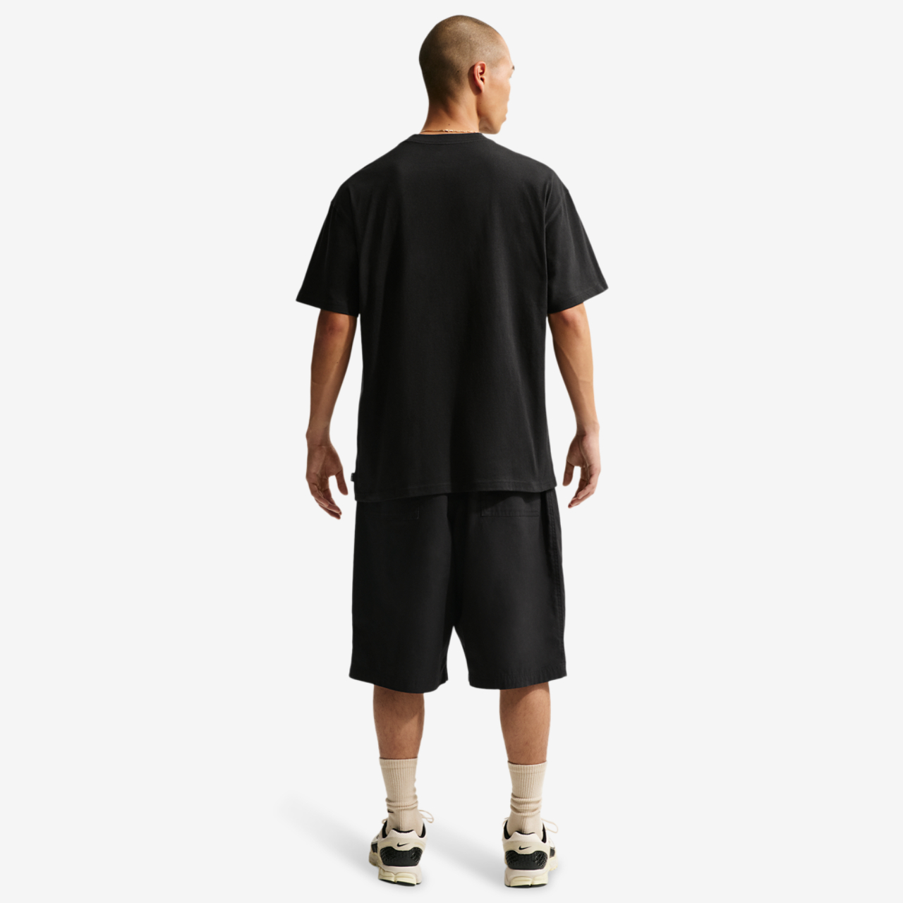 Nike NSW Vomero Patch Loose Tee Image 4 of 4. Tap to open photo gallery.