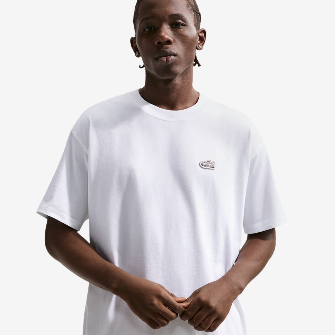 Nike NSW Vomero Patch Loose Tee Image 1 of 4. Tap to open photo gallery.