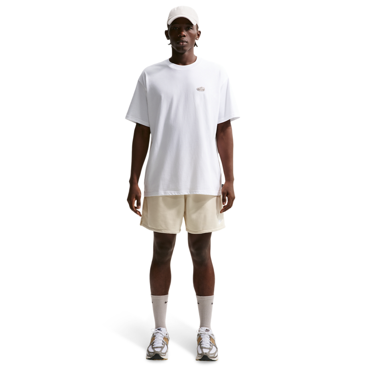 Nike NSW Vomero Patch Loose Tee Image 3 of 4. Tap to open photo gallery.