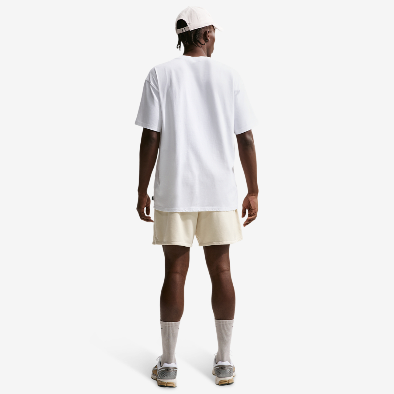 Nike NSW Vomero Patch Loose Tee Image 4 of 4. Tap to open photo gallery.