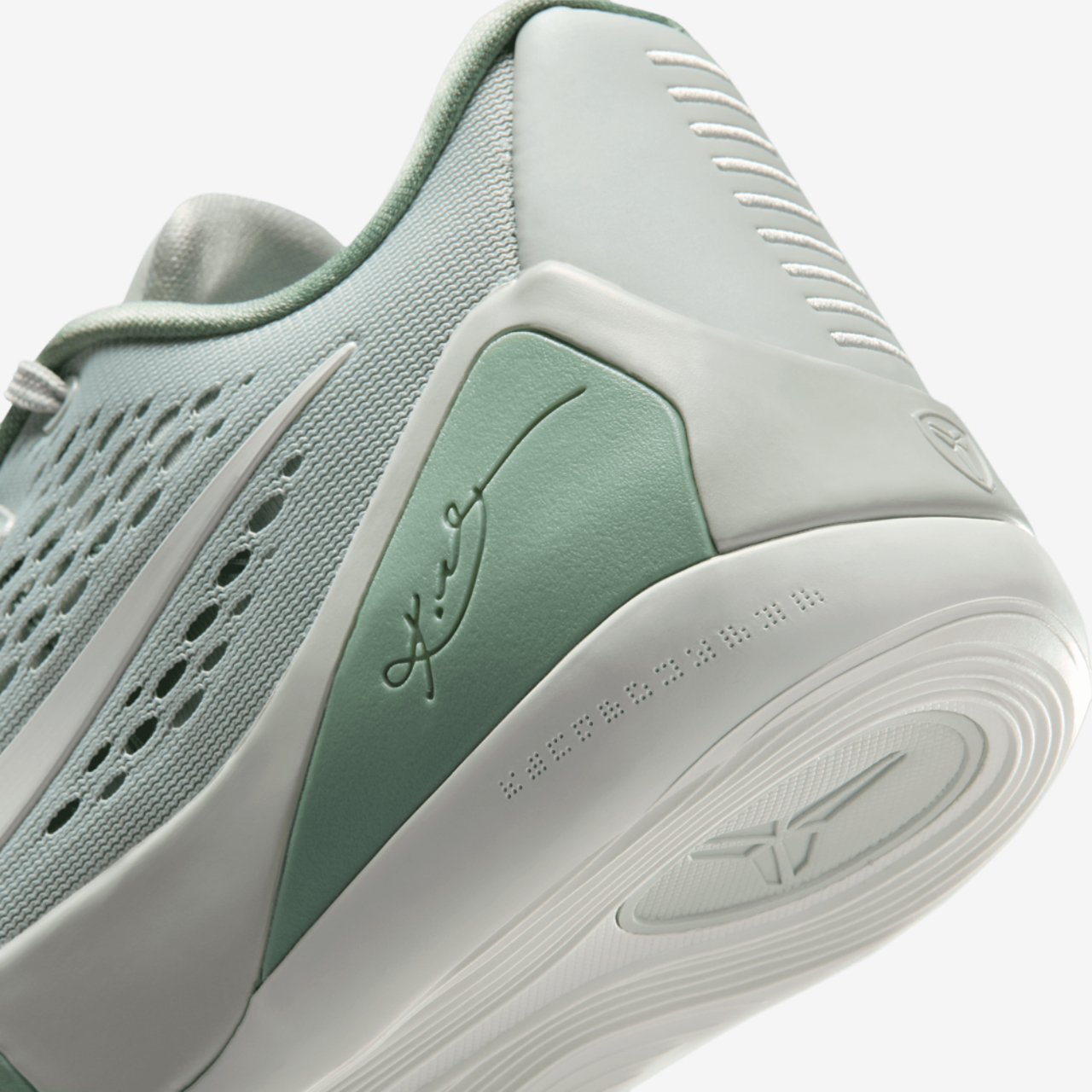 Nike Kobe 9 Elite Low EM Image 8 of 8. Tap to open photo gallery.