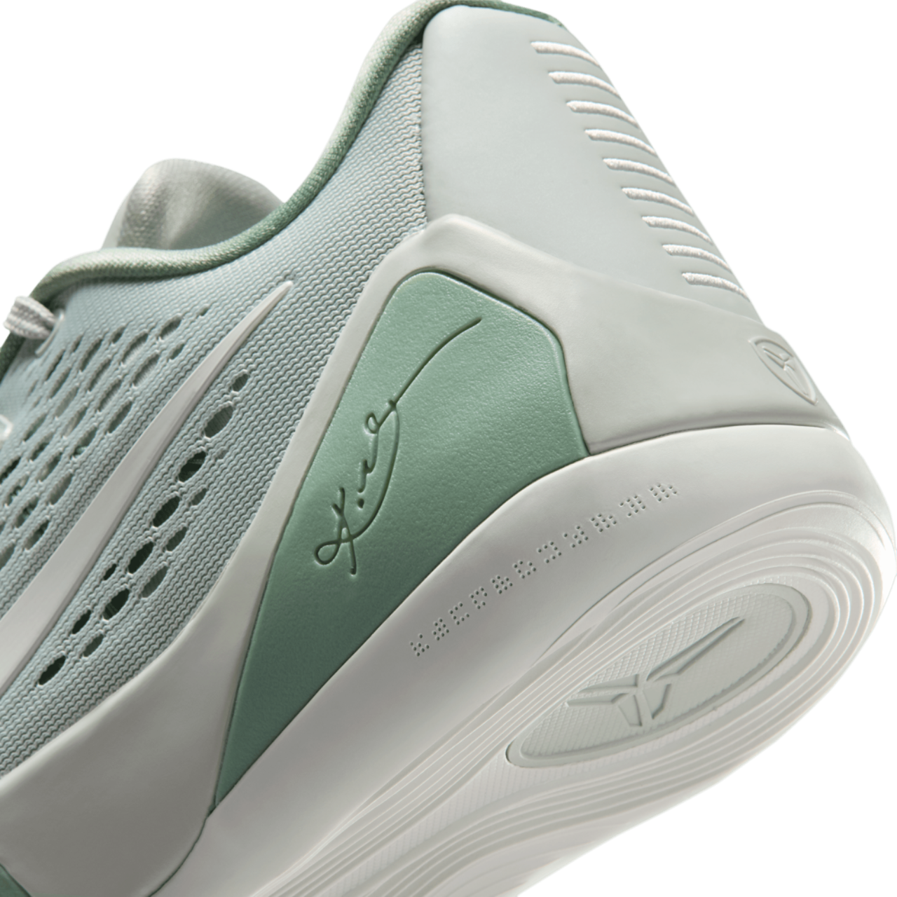 Nike Kobe 9 Elite Low EM Image 8 of 8. Tap to open photo gallery.