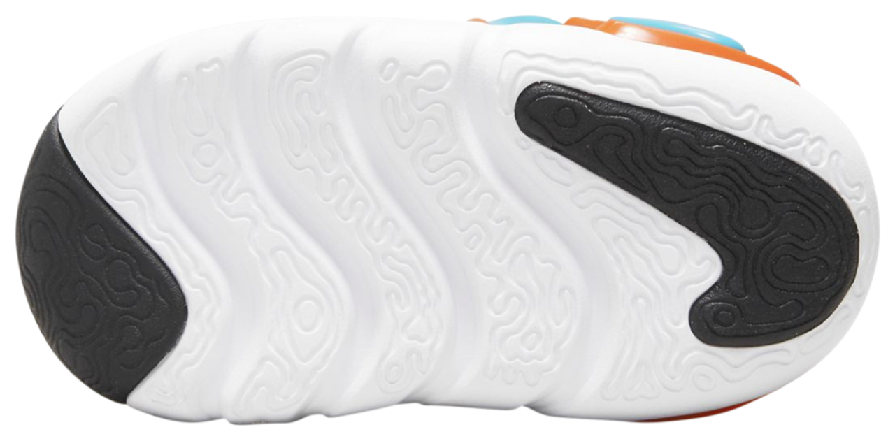 Nike Dynamo Go Flyease Image 6 of 6. Tap to open photo gallery.