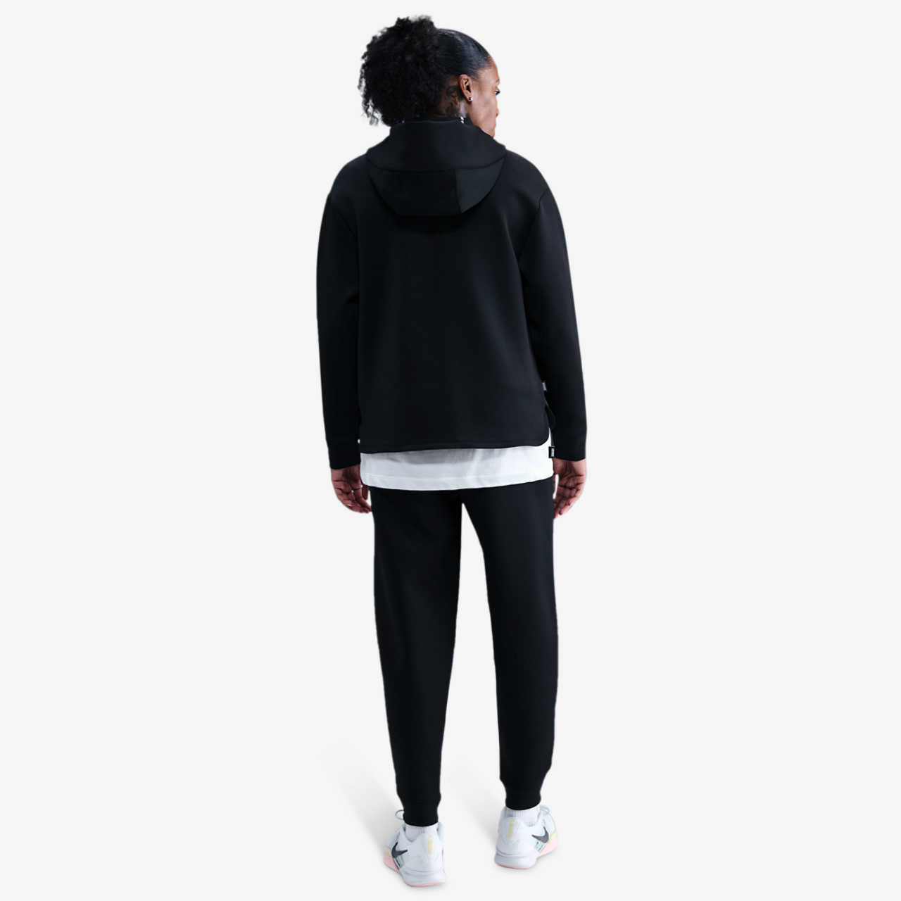 Nike Dri-FIT Sabrina Signature Pants Image 4 of 4. Tap to open photo gallery.