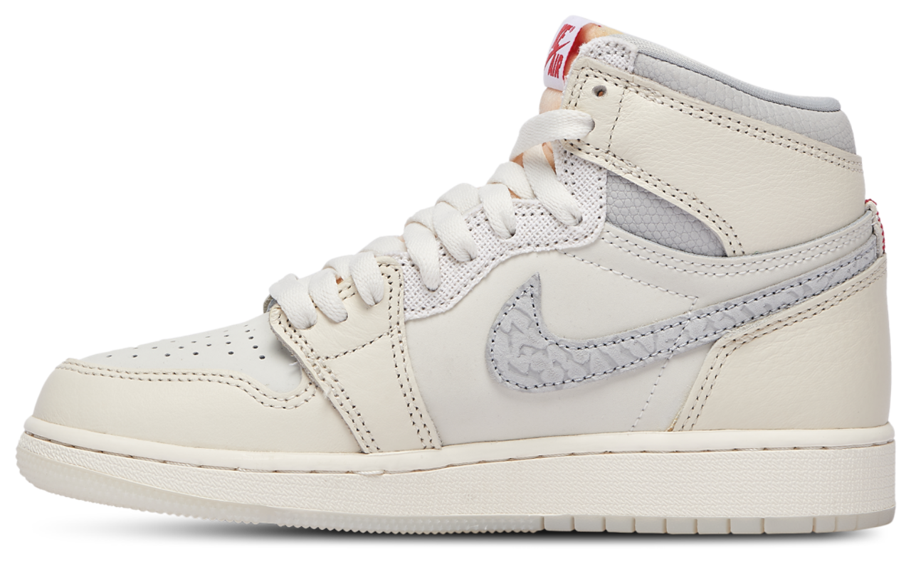 Jordan Air Jordan Retro 1 Hi Image 2 of 5. Tap to open photo gallery.
