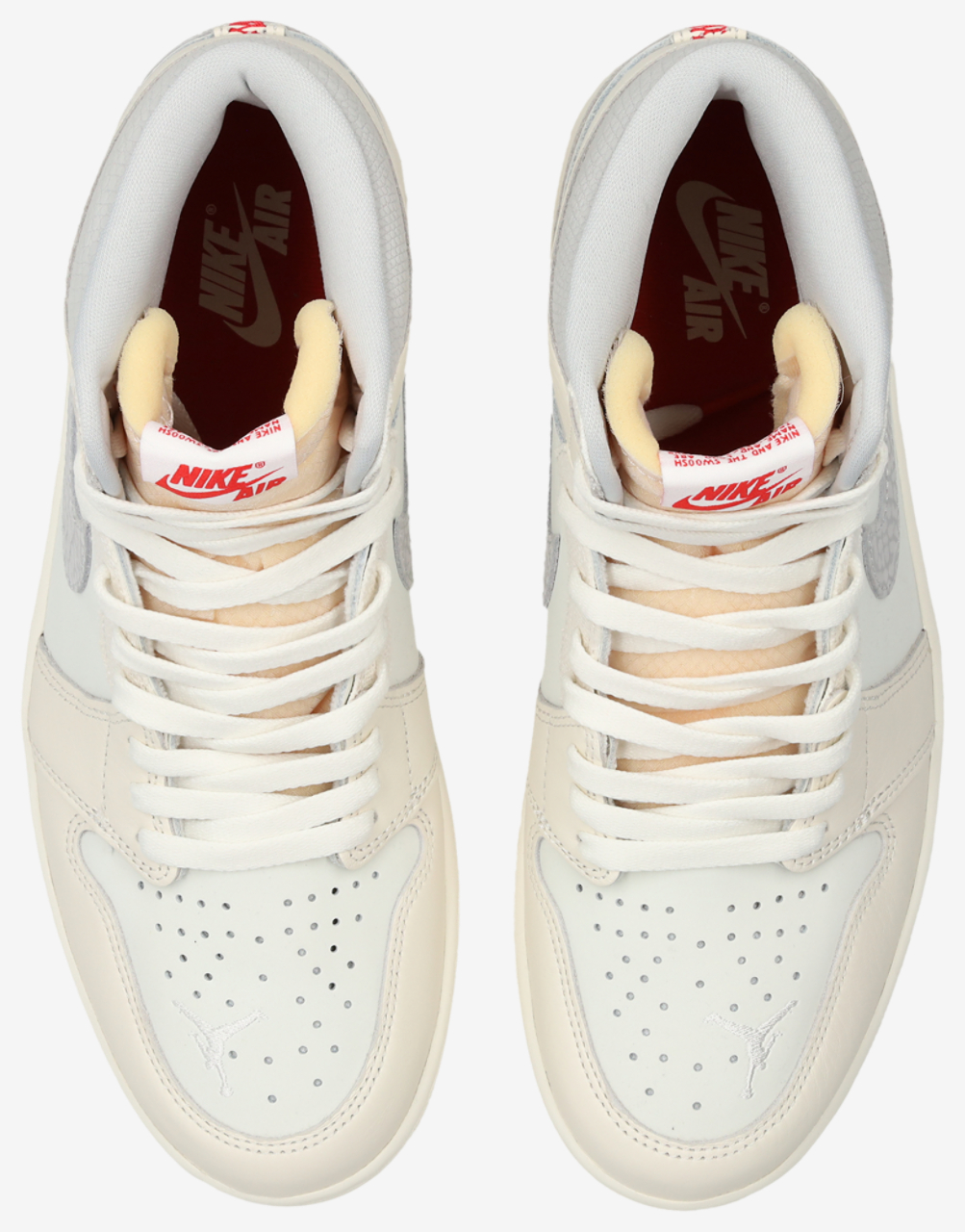 Jordan AJ 1 Retro High OG V3 Image 4 of 8. Tap to open photo gallery.
