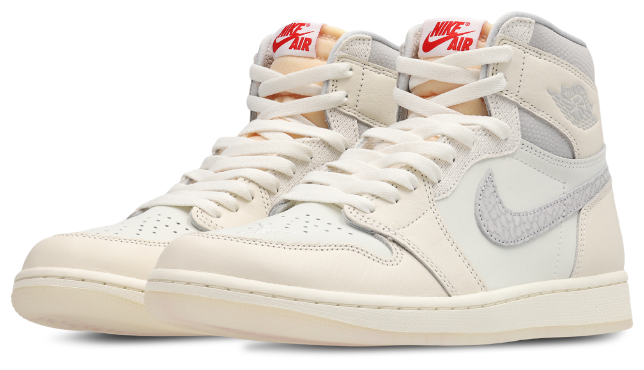 Jordan AJ 1 Retro High OG V3 Image 6 of 8. Tap to open photo gallery.
