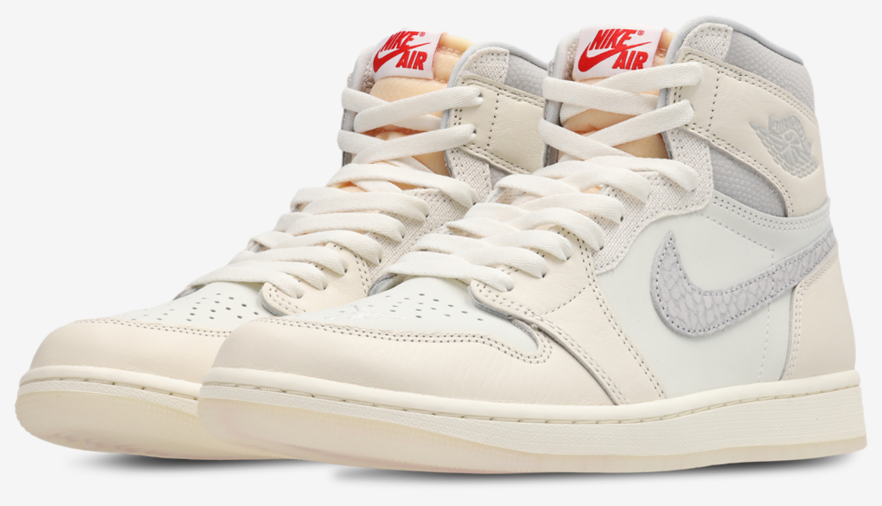 Jordan AJ 1 Retro High OG V3 Image 6 of 8. Tap to open photo gallery.