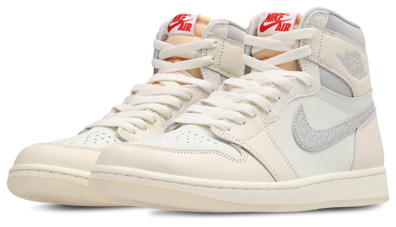 Jordan AJ 1 Retro High OG V3 Image 6 of 8. Tap to open photo gallery.