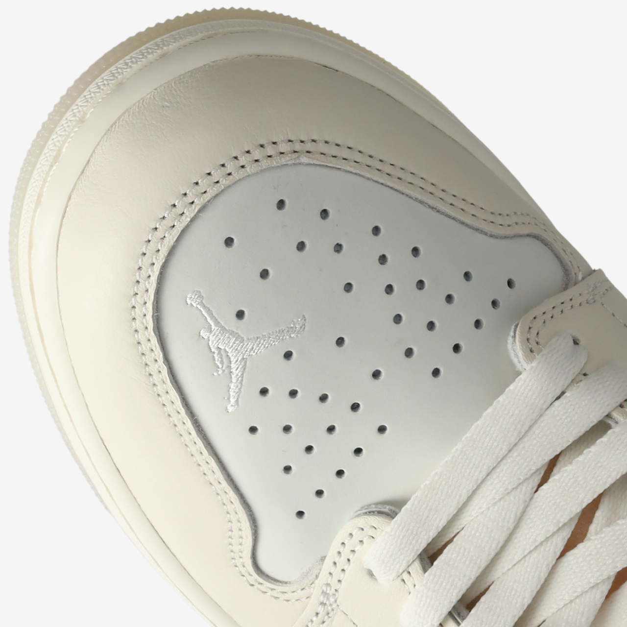 Jordan AJ 1 Retro High OG V3 Image 8 of 8. Tap to open photo gallery.