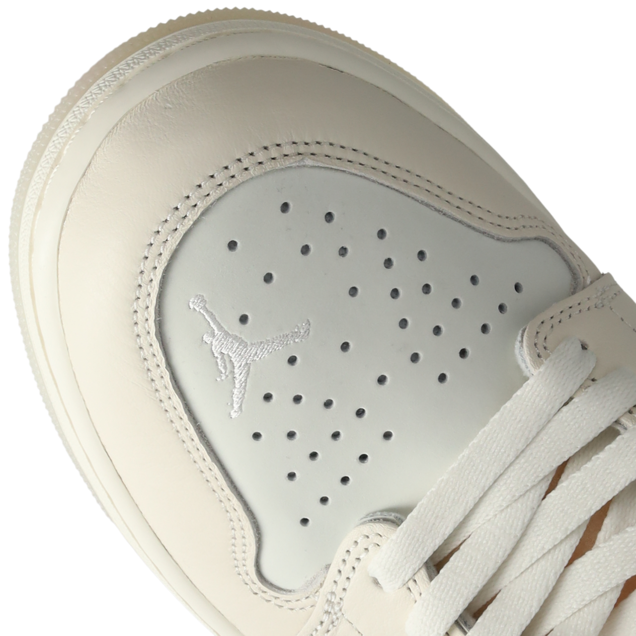 Jordan AJ 1 Retro High OG V3 Image 8 of 8. Tap to open photo gallery.