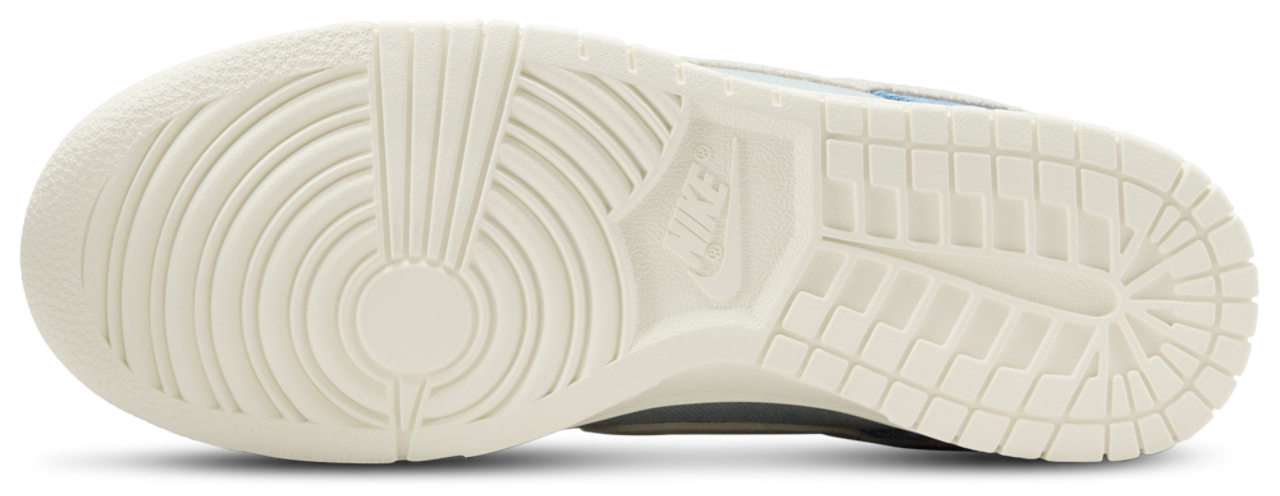 Nike Dunk Low Image 5 of 5. Tap to open photo gallery.