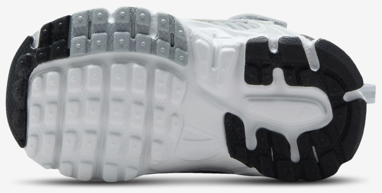 Nike Vomero 5 Image 5 of 8. Tap to open photo gallery.
