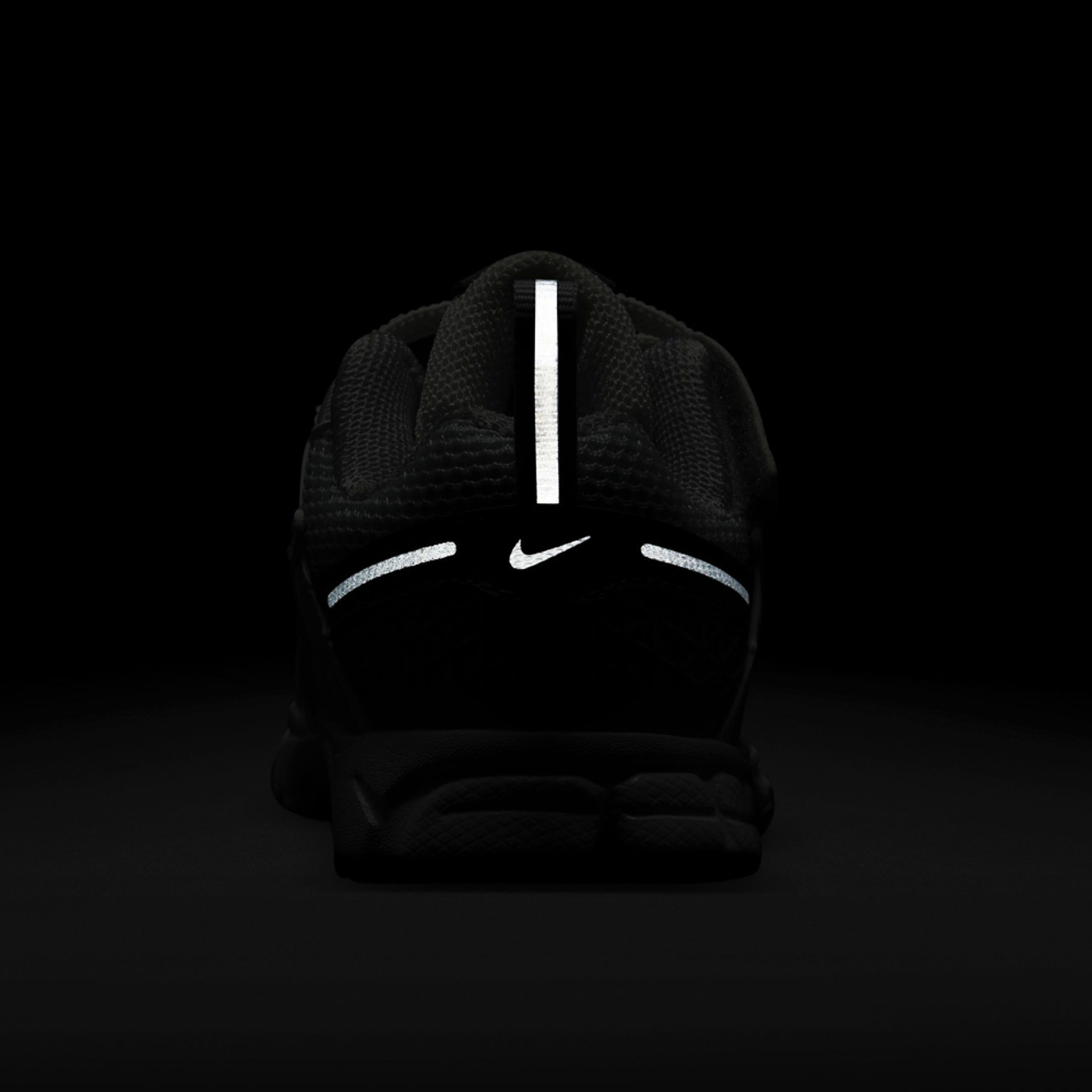 Nike Vomero 5 Image 6 of 8. Tap to open photo gallery.