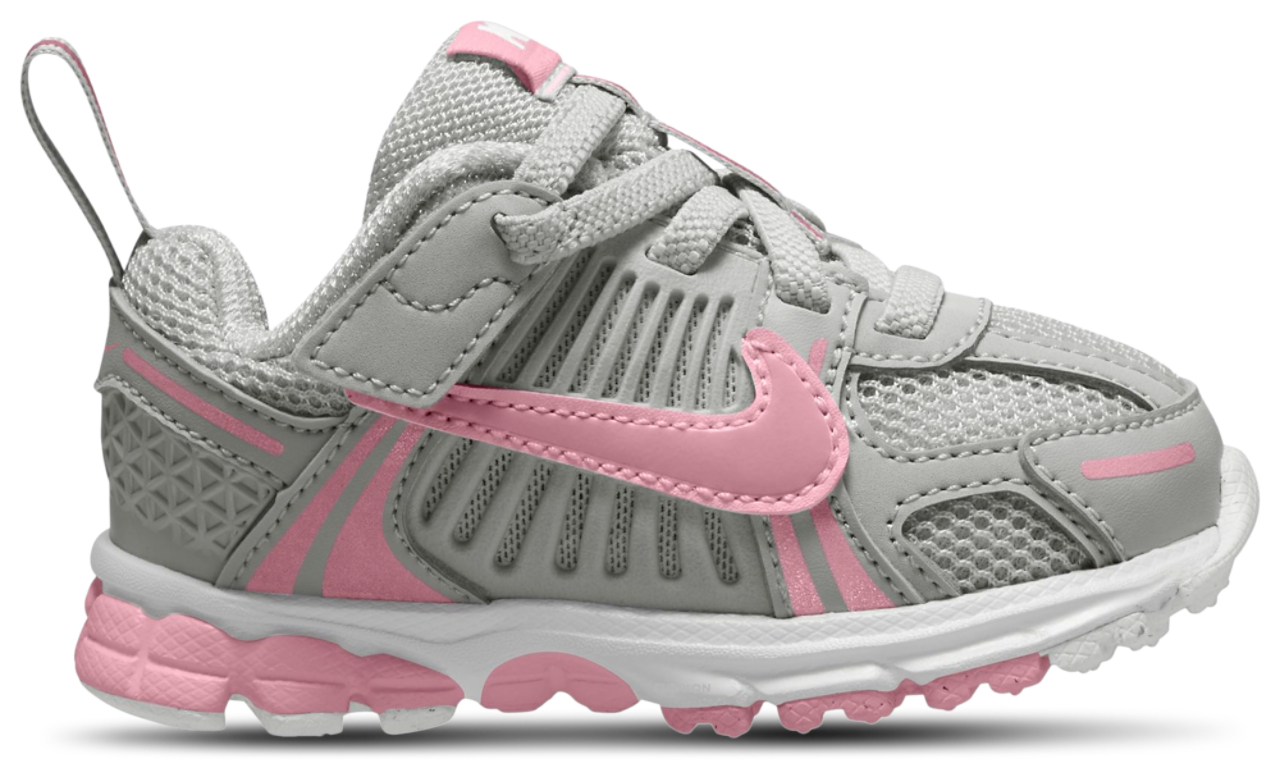 Nike Vomero 5 Image 1 of 4. Tap to open photo gallery.