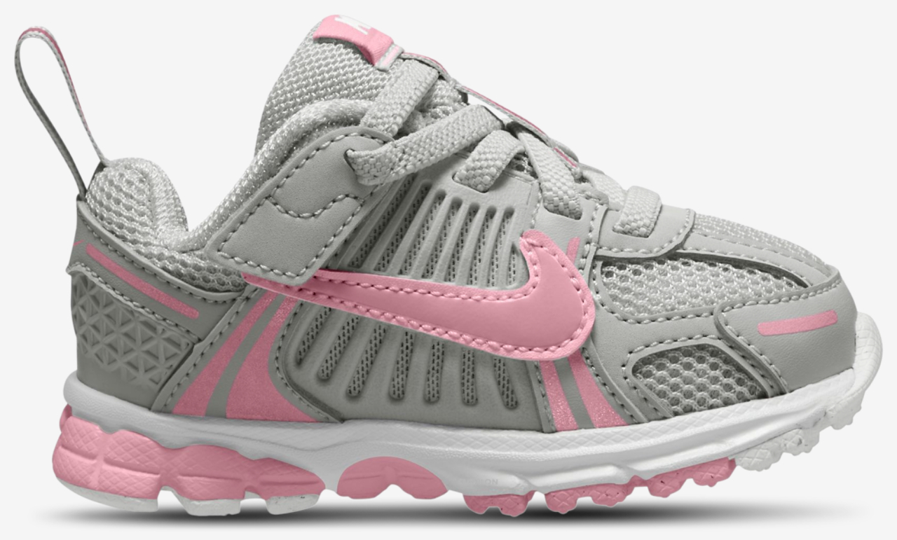 Nike Vomero 5 Image 1 of 4. Tap to open photo gallery.