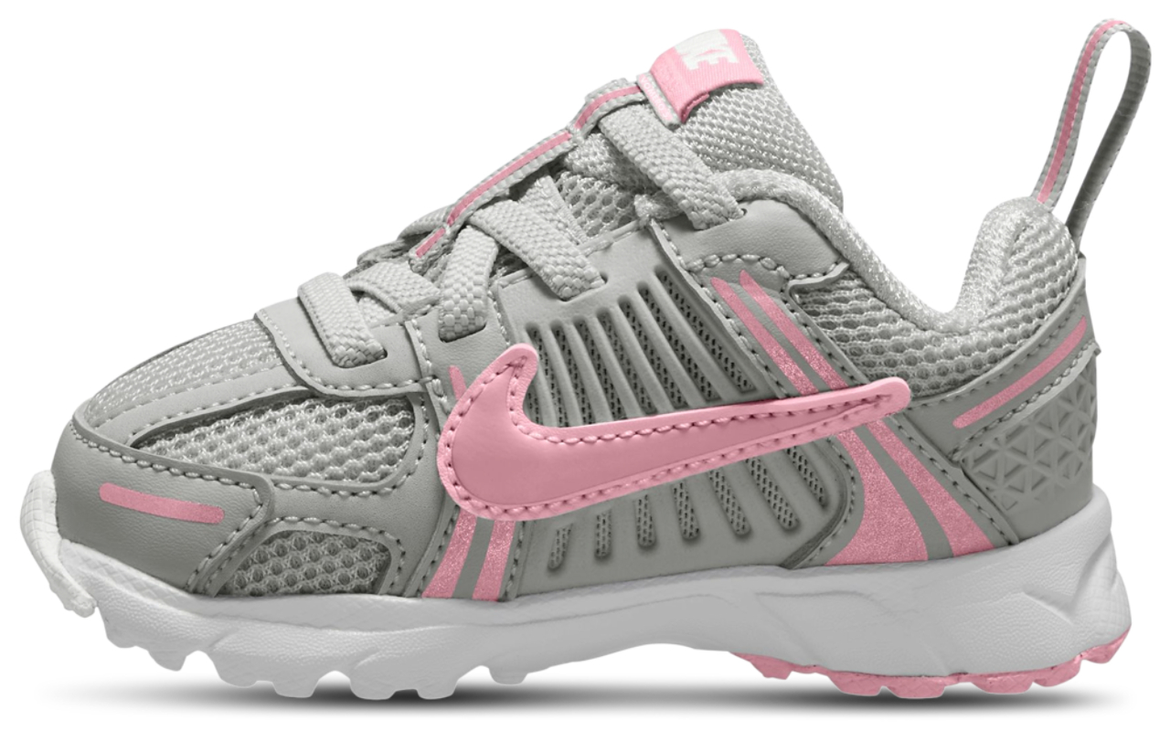 Nike Vomero 5 Image 2 of 4. Tap to open photo gallery.
