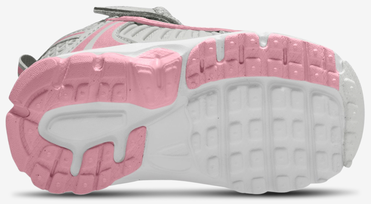 Nike Vomero 5 Image 4 of 4. Tap to open photo gallery.