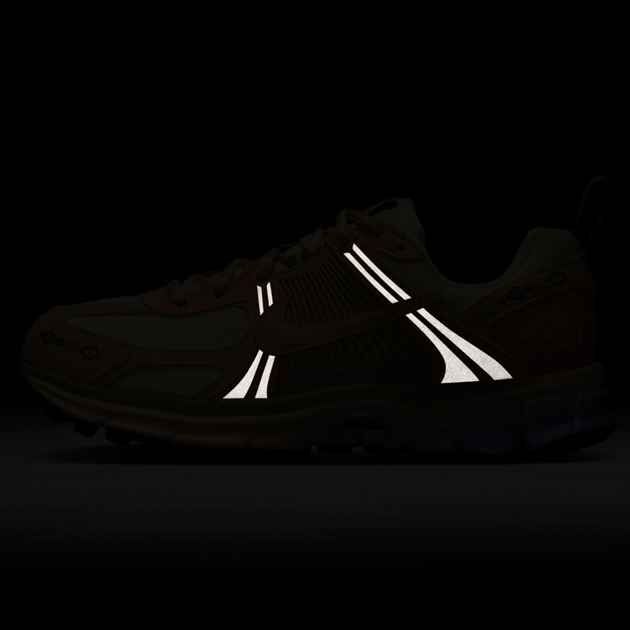 Nike Vomero 5 Image 6 of 6. Tap to open photo gallery.