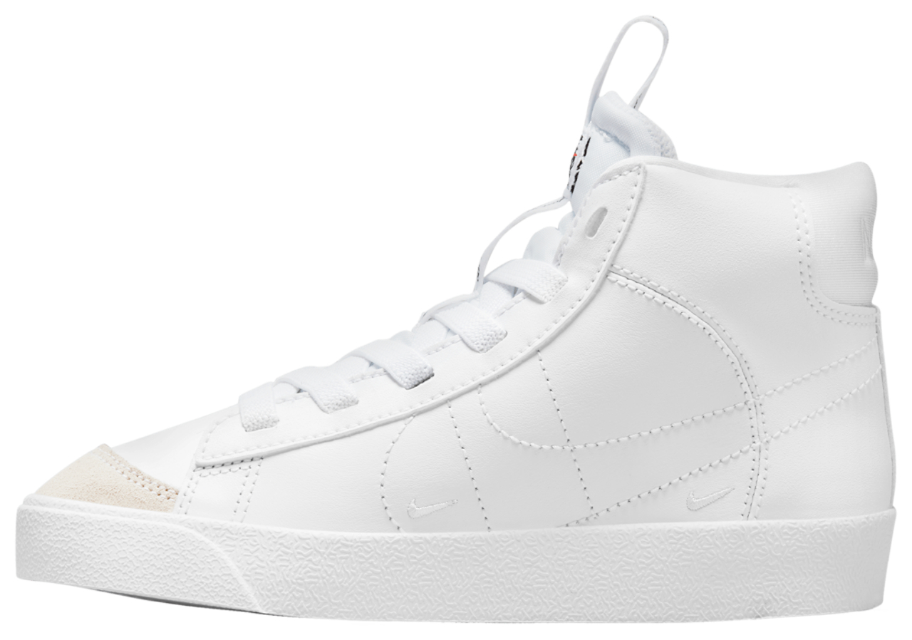 Nike Blazer Mid '77 SE Image 2 of 5. Tap to open photo gallery.