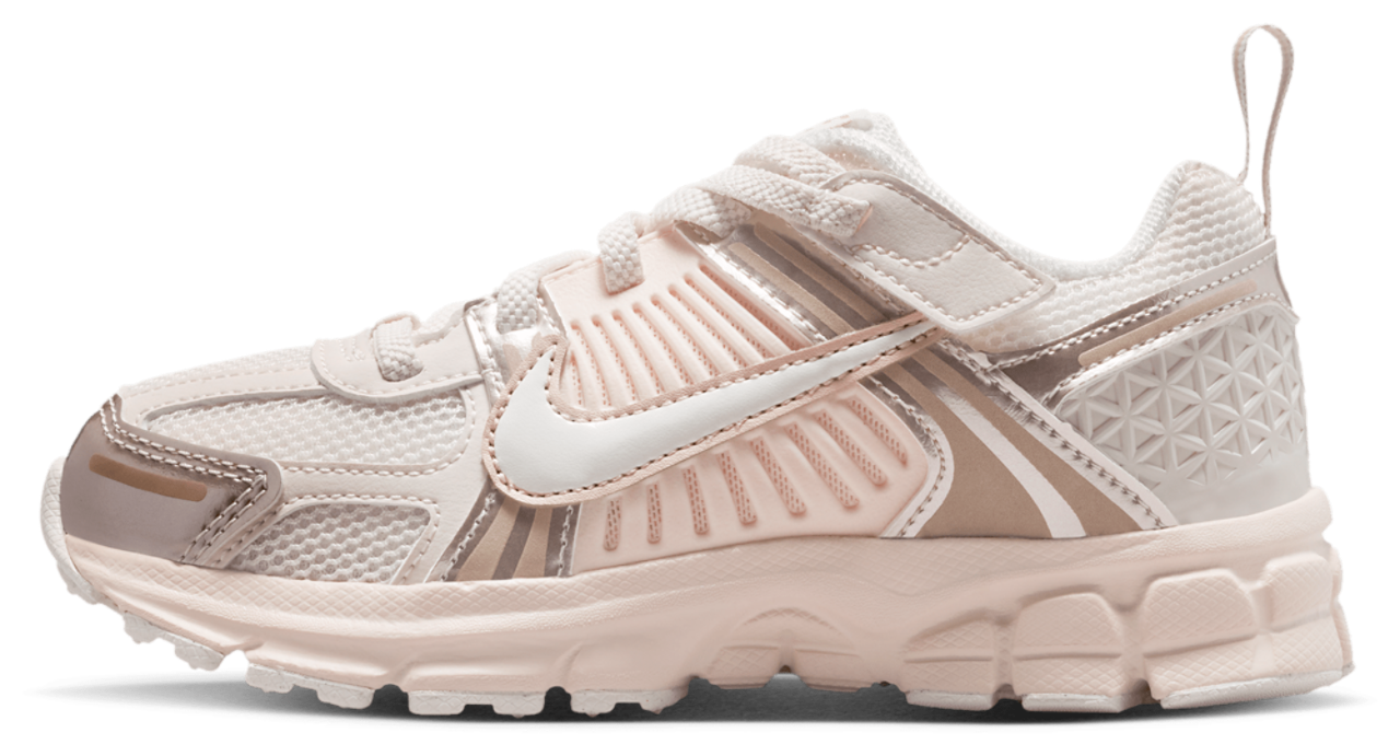 Nike Vomero 5 Image 2 of 5. Tap to open photo gallery.