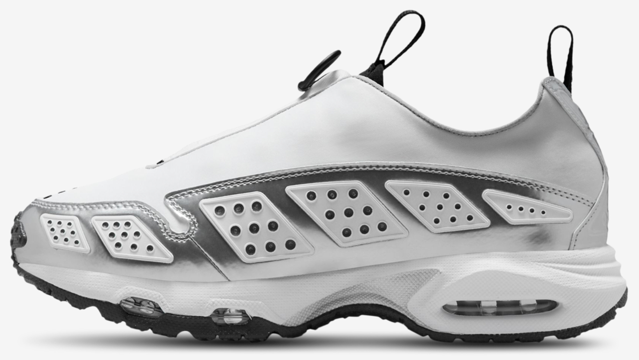 Nike Air Max Sunder SE Image 2 of 5. Tap to open photo gallery.