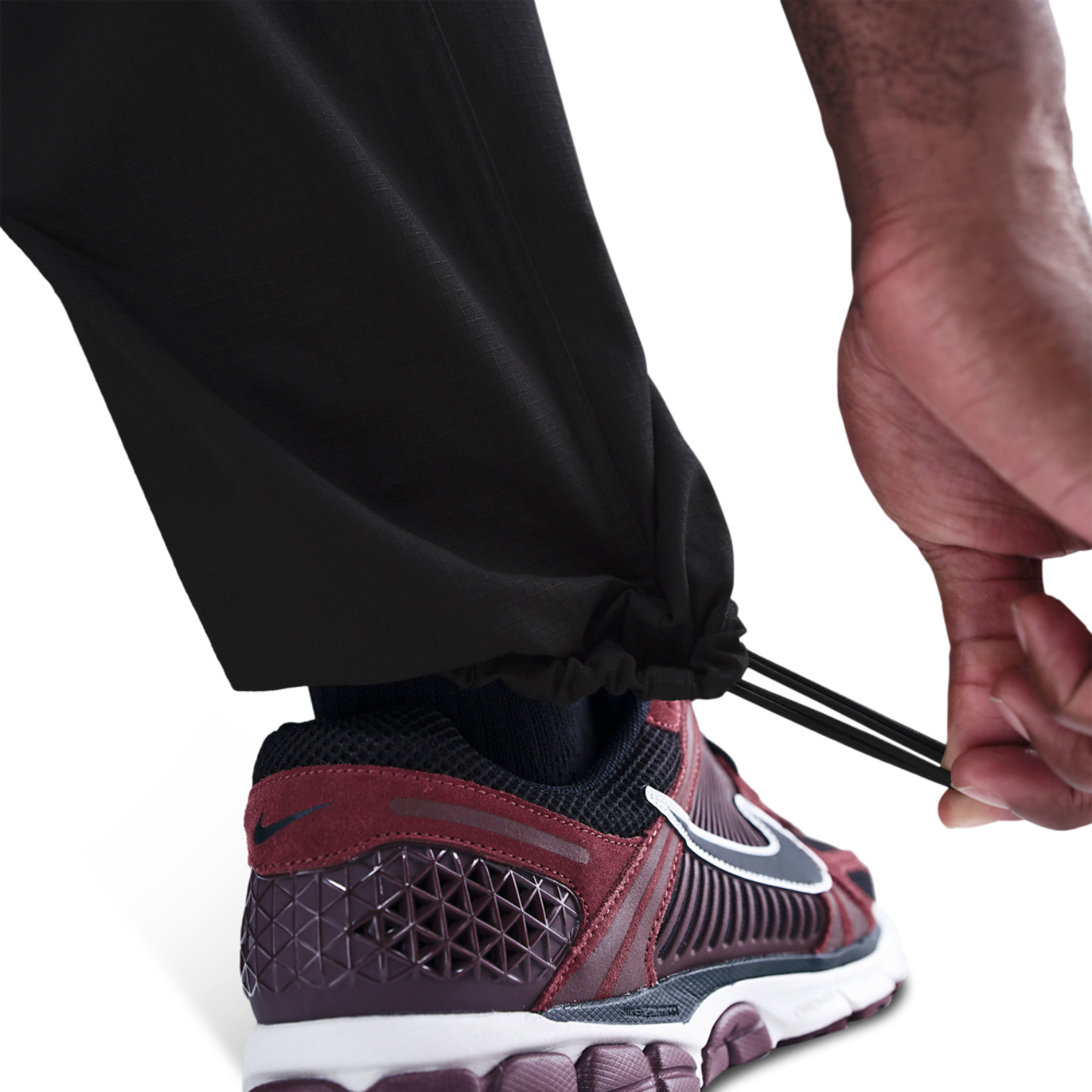 Nike Club Woven Cargo Pants Collection Image 4 of 4. Tap to open photo gallery.