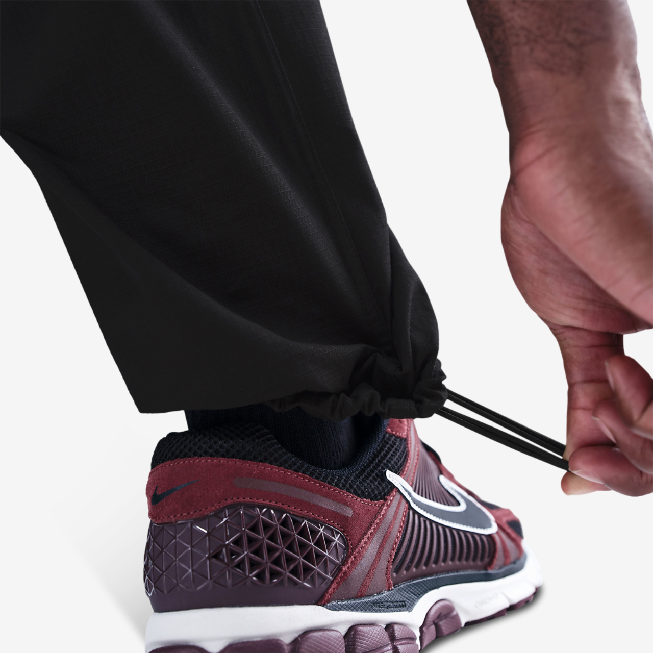Nike Club Woven Cargo Pants Collection Image 4 of 4. Tap to open photo gallery.