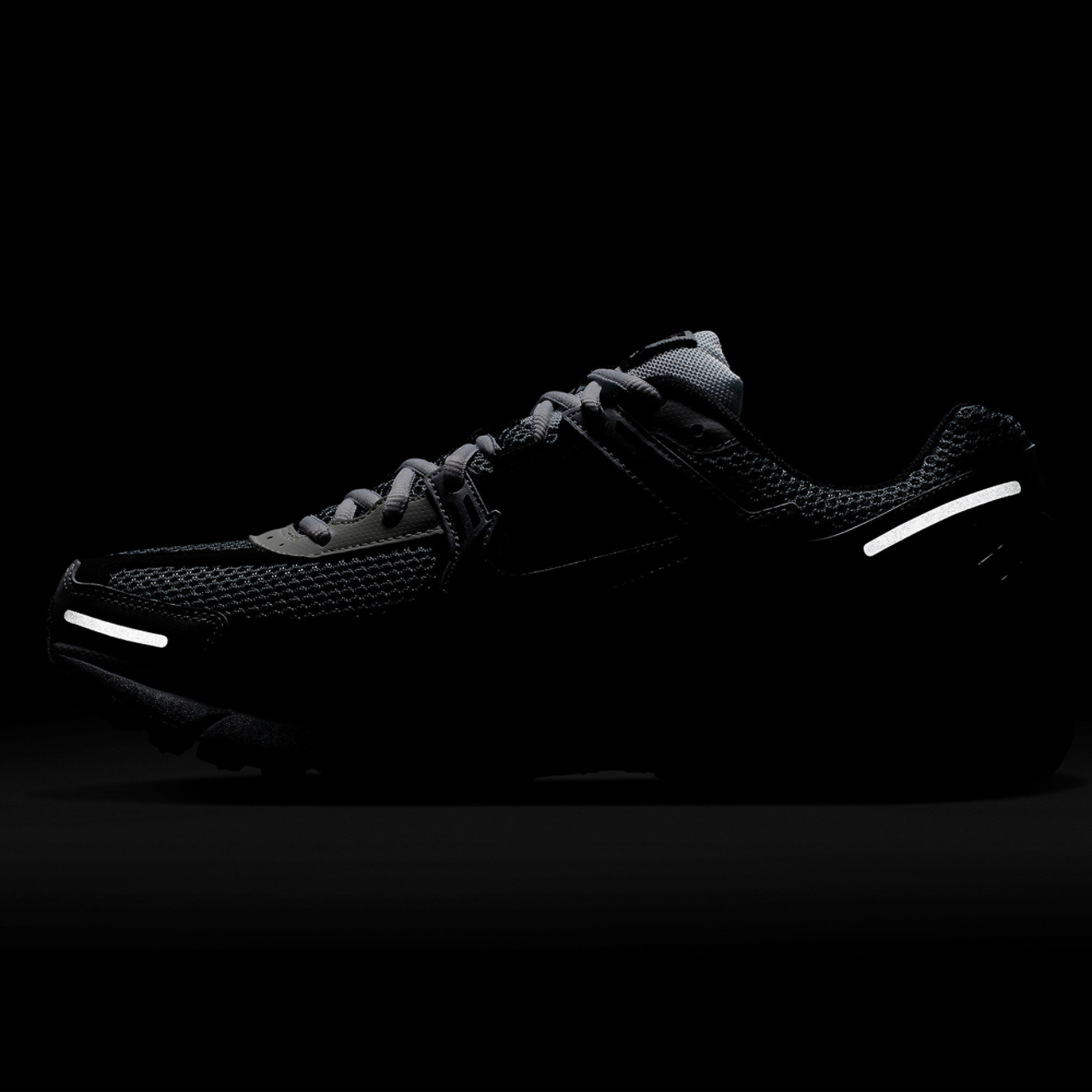 Nike Vomero 5 Image 7 of 8. Tap to open photo gallery.