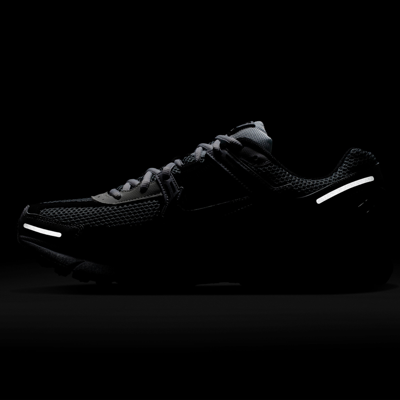 Nike Vomero 5 Image 7 of 8. Tap to open photo gallery.