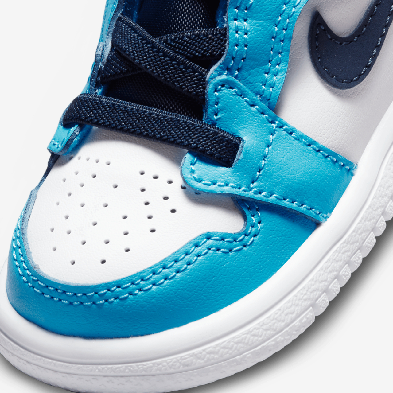 Jordan AJ1 Low ALT Image 7 of 8. Tap to open photo gallery.