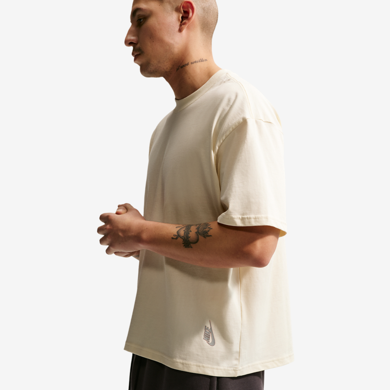 Nike NSW Boxy Essntial Loose Tee Image 5 of 7. Tap to open photo gallery.