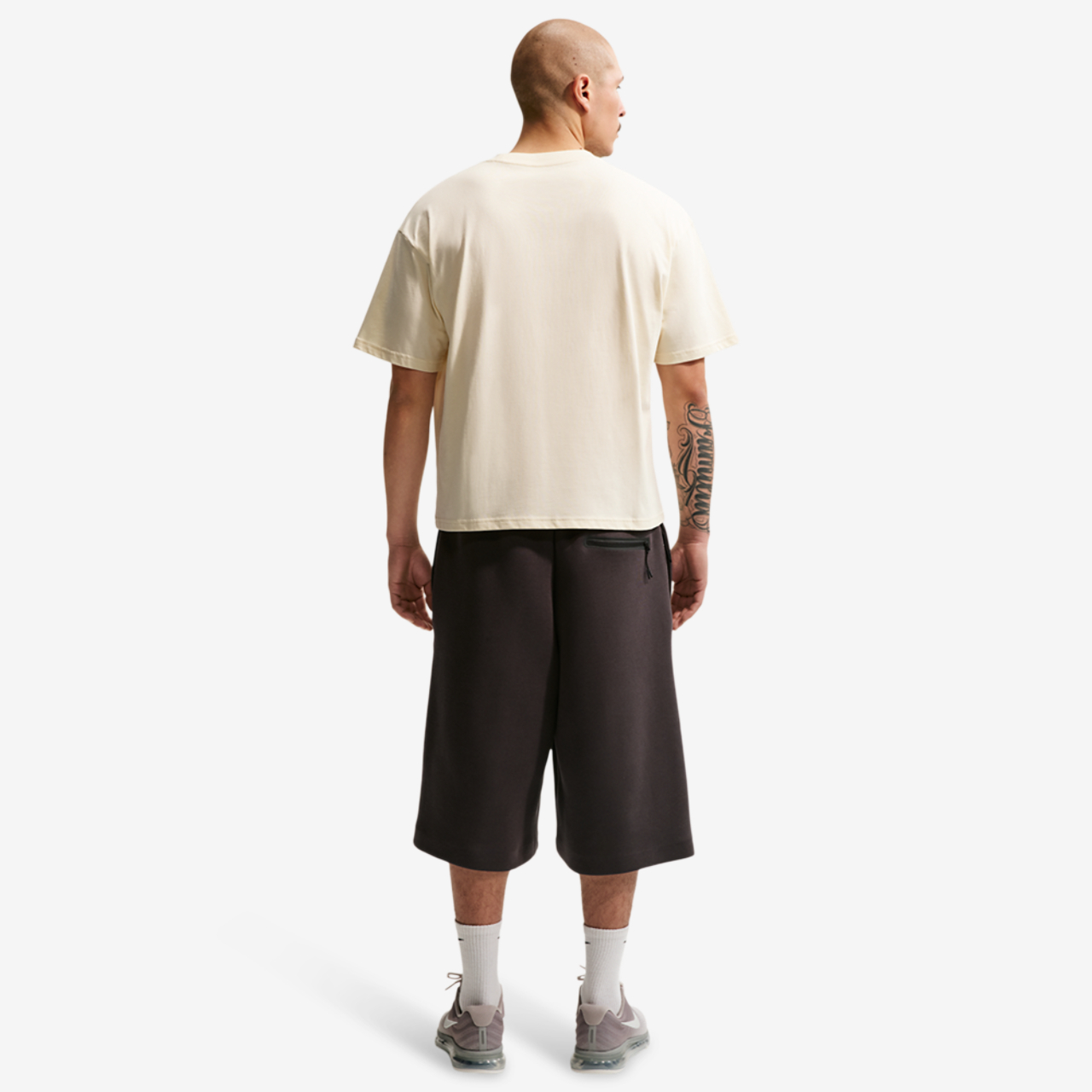 Nike NSW Boxy Essntial Loose Tee Image 7 of 7. Tap to open photo gallery.