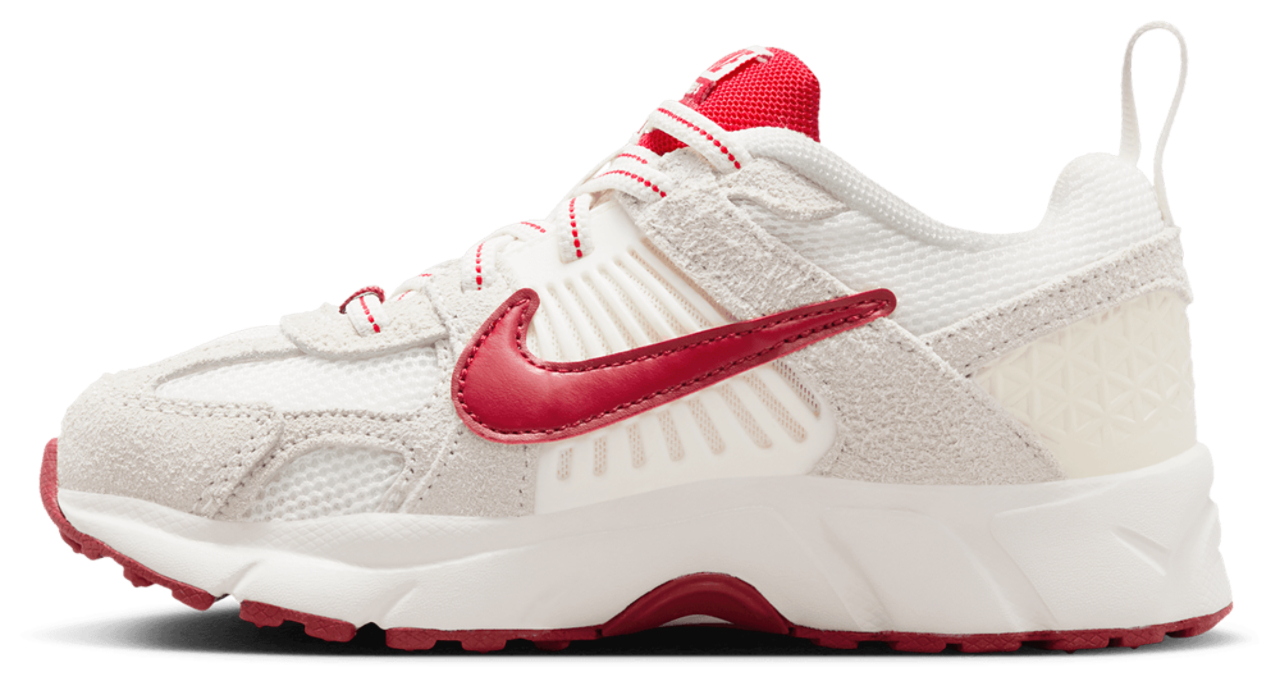Nike Vomero 5 SE Image 2 of 8. Tap to open photo gallery.