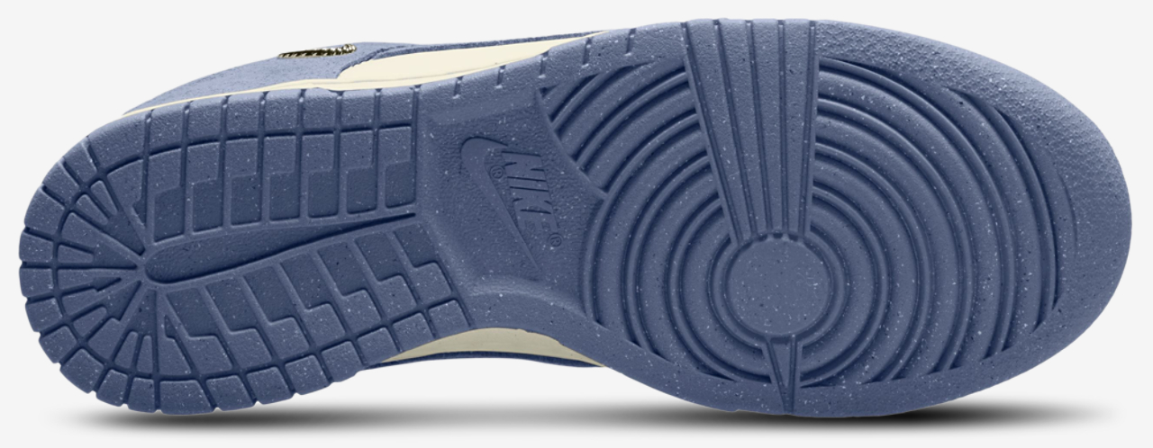 Nike Dunk Low Image 4 of 4. Tap to open photo gallery.